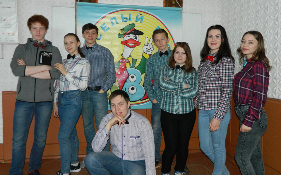 Квн молодежи. Команда КВН Золотая молодежь. Незолотая молодежь КВН. Батрутдинов КВН команда.